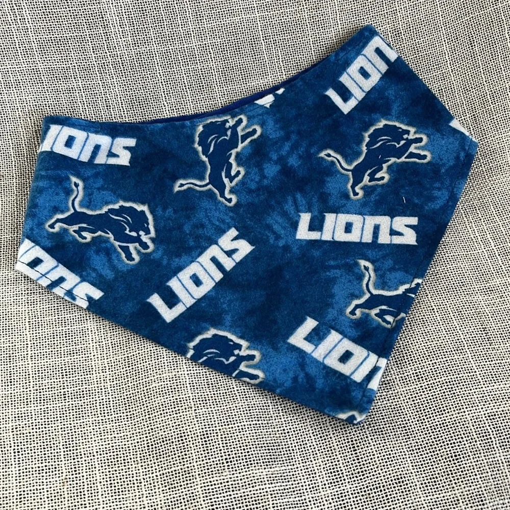Detroit Lions Dog Bandana-Size M - Picture 2 of 6